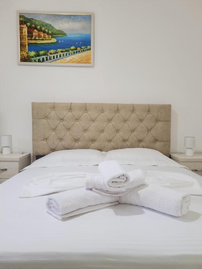 Hotel My Holiday House à Durrës Extérieur photo
