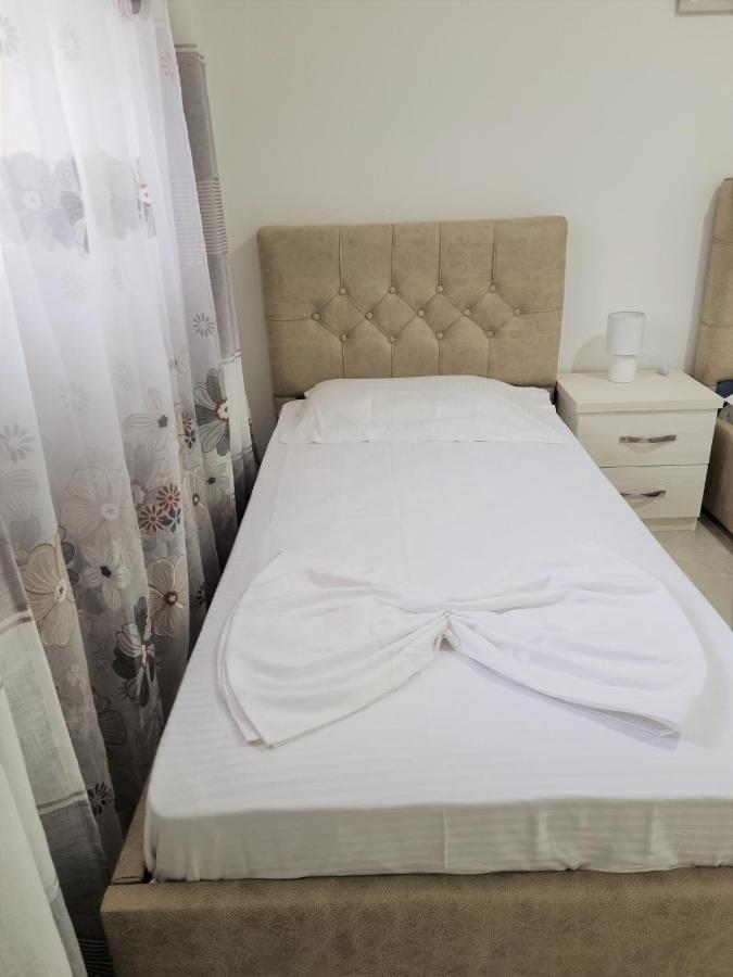 Hotel My Holiday House à Durrës Extérieur photo